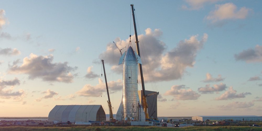 Het volledige geassembleerde prototype van het Starship ruimtetuig.