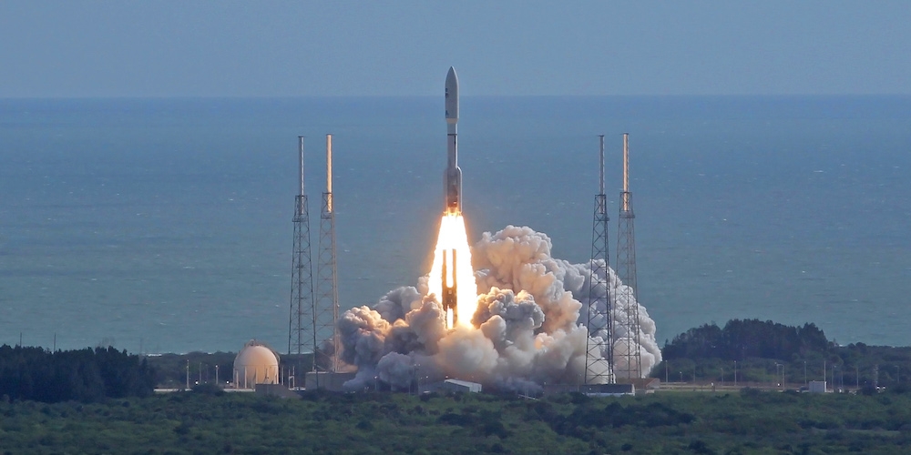 Lancering van een Atlas V 541 draagraket vanop de Cape Canaveral lanceerbasis