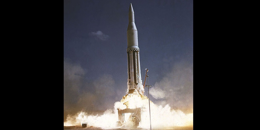 Lancering van de SA-2 raket.