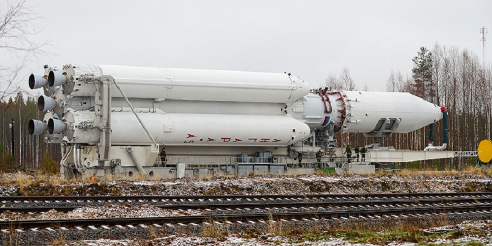 De eerste Angara 5 wordt per trein overgebracht naar het lanceercomplex