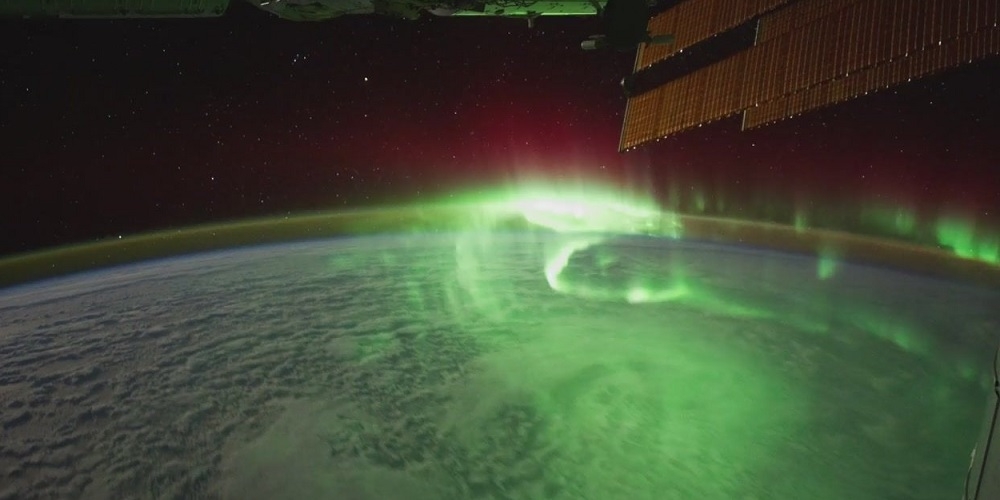 Poollicht gezien van het internationale ruimtestation ISS