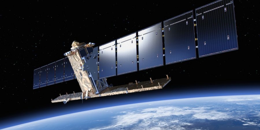 Artistieke impressie van de eerste Sentinel-satelliet in een baan om de Aarde