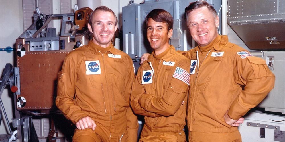 De Skylab 4 bemanning. 